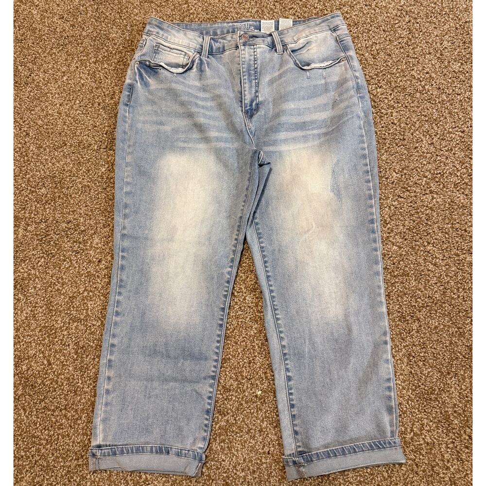 WOMENS SIZE 16 TIME AND TRUE HIGH RISE LIGHT WASH CROPPED STRAIGHT JEANS
